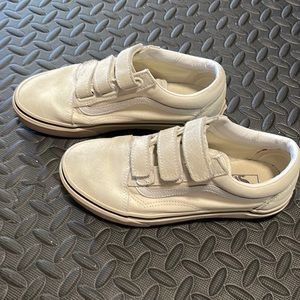 Off white Velcro vans in pretty good condition in a size 7.5 in women